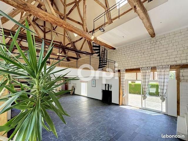 Maison 4 pièces 313 m²