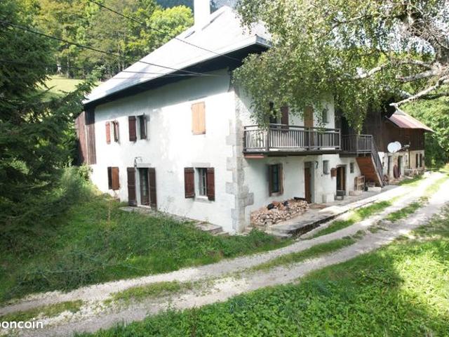 Maison 4 pièces 349 m²