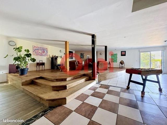 Maison 4 pièces 362 m²