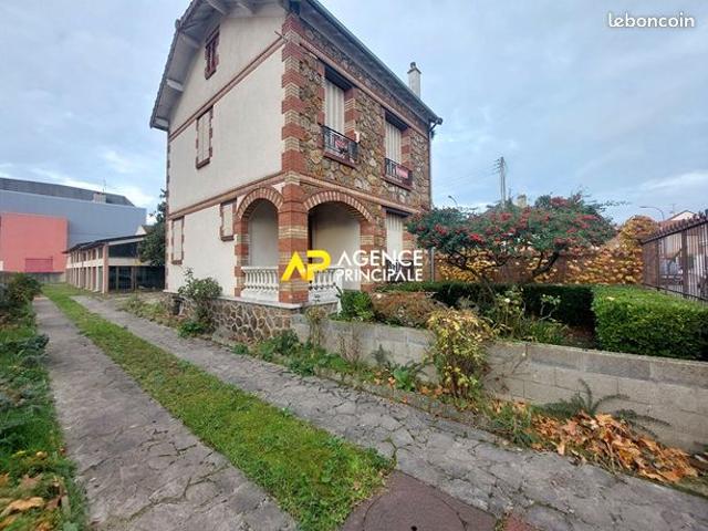 Maison 4 pièces 370 m²