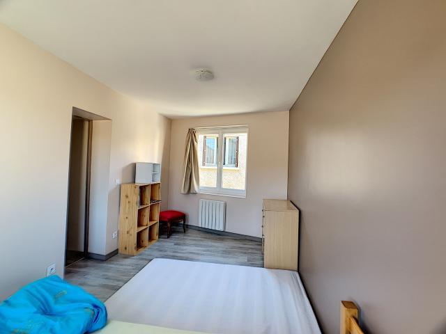 Maison 4 pièces, 57 m² à louer à Neschers 63320