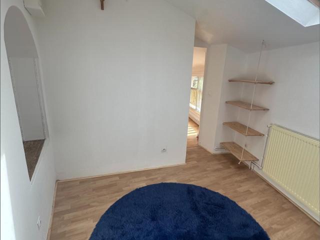 Maison 4 pièces, 58 m² à louer à Volonne 04290