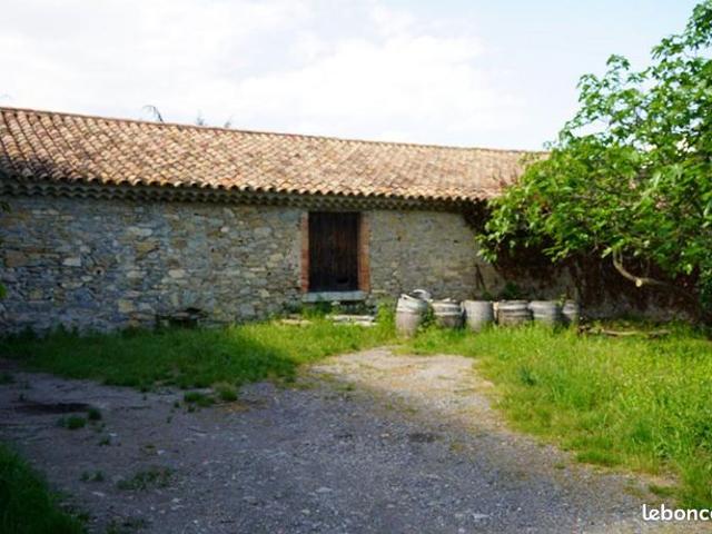 Maison 4 pièces 638 m²