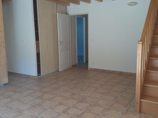 Maison 4 pièces, 66 m² à louer à Estézargues 30390