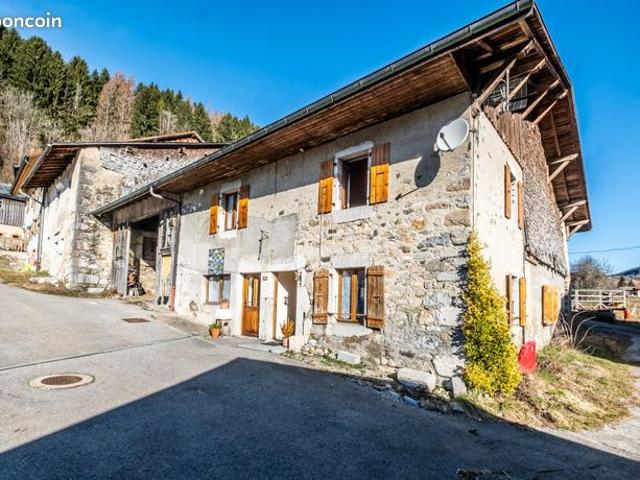 Maison 4 pièces 710 m²