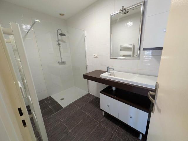 Maison 4 pièces, 73 m² à louer à Servian 34290