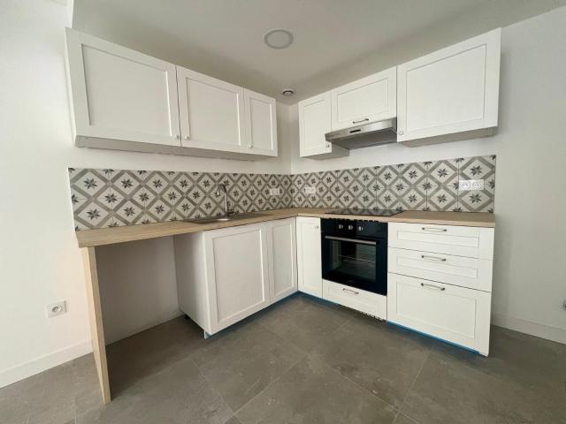 Maison 4 pièces, 74 m² à louer à Puget Ville 83390