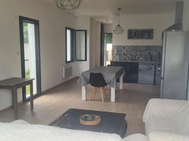 Maison 4 pièces, 80 m² à louer à Arveyres 33500