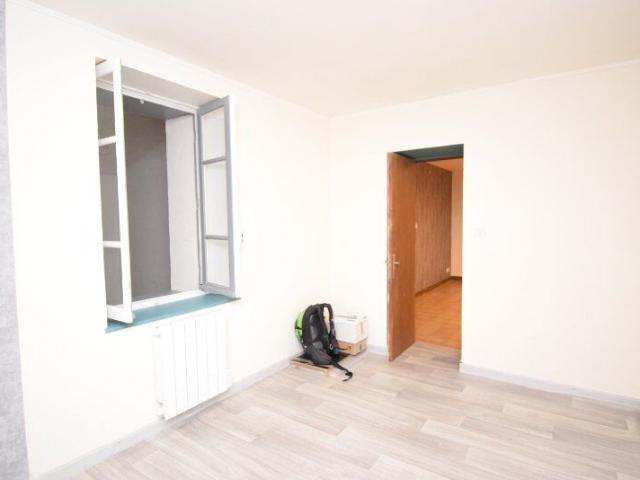 Maison 4 pièces, 85 m² à louer à Bellenaves 03330