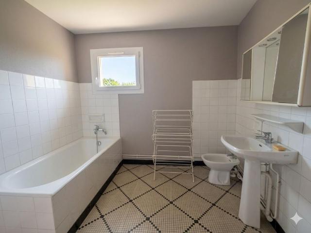 Maison 4 pièces, 86 m² à louer à Saint Pierre du Mont 40280