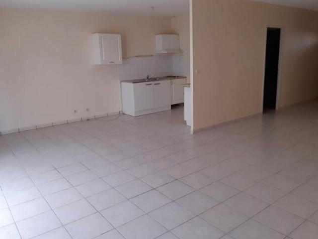 Maison 4 pièces, 90 m² à louer à Arès 33740