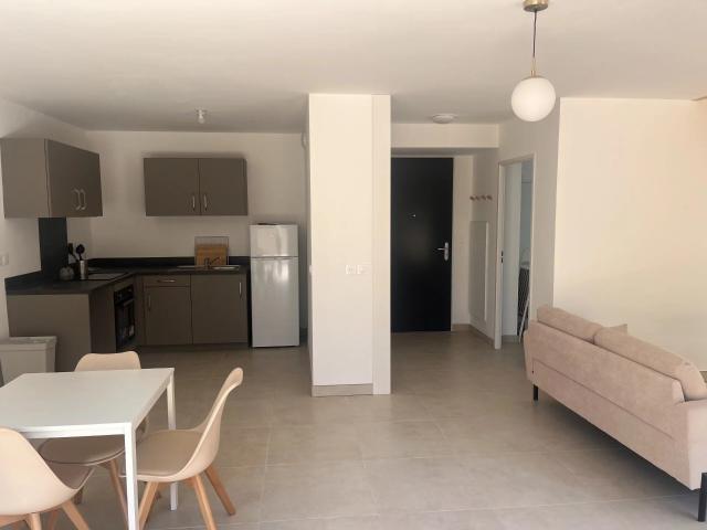 Maison 4 pièces, 90 m² à louer à Uzès 30700