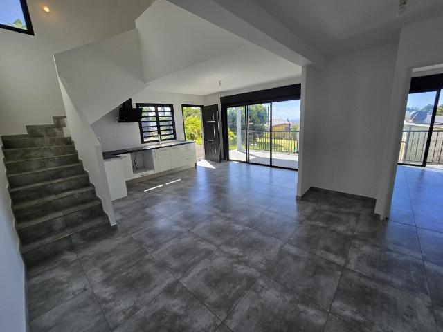 Maison 4 pièces, 92 m² à louer à Sainte Suzanne 97441