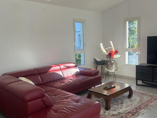 Maison 4 pièces, 94 m² à louer à Saint Pierre 97432