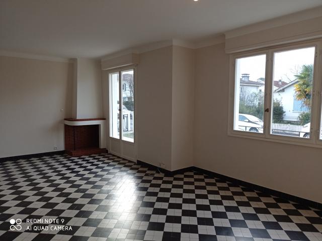 Maison 4 pièces, 95 m² à louer à Pau 64000