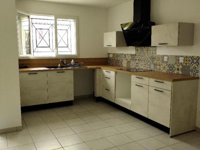Maison 4 pièces, 95 m² à louer à Valeyrac 33340
