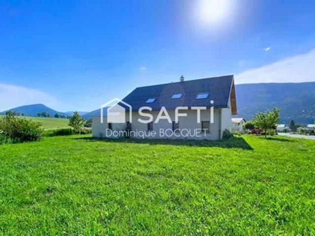 Maison 4 pièces 96 m2 et 157 m2 de garage, idéale pour une activité artisanale
