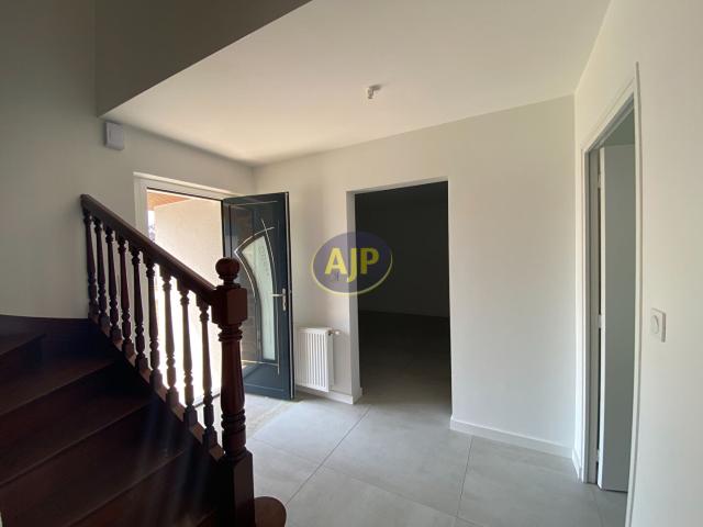 Maison 4 pièces, 98 m² à louer à Pontivy 56300