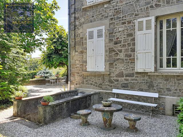 Maison 4 pièces 99 m2 jardin 900 m2 et garage