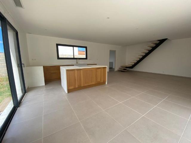 Maison 4 pièces à louer à PIA