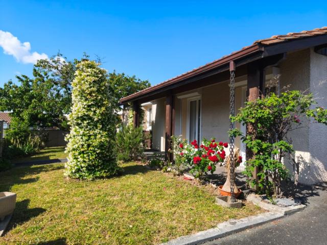 Au calme d'une impasse Maison familiale avec dépendance et