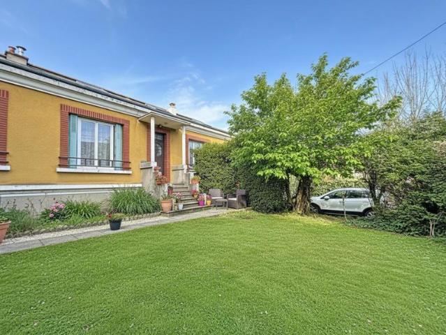 Maison 4 pièces de 126 m2 de surface. 85 m2 habitables quartier GUIPONS