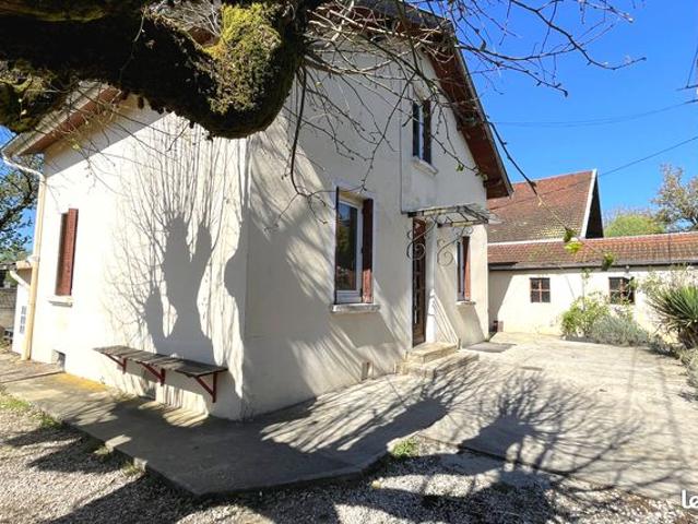 Maison 4 pièces de 84 m² sur terrain plat de 1177 m²