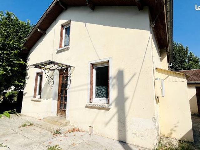 Maison 4 pièces de 84 m² sur terrain plat et constructible de 1177 m²