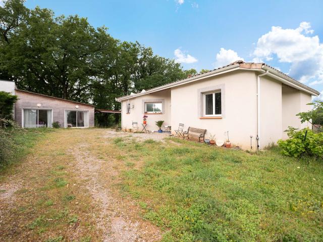 Belle maison de plain pied de 98 m2 avec T2 indépendant Environnement campagne GRAULHET