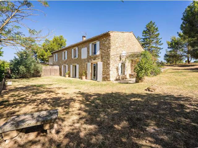 Maison 4 pièces en location meublée à La Tour d'Aigues