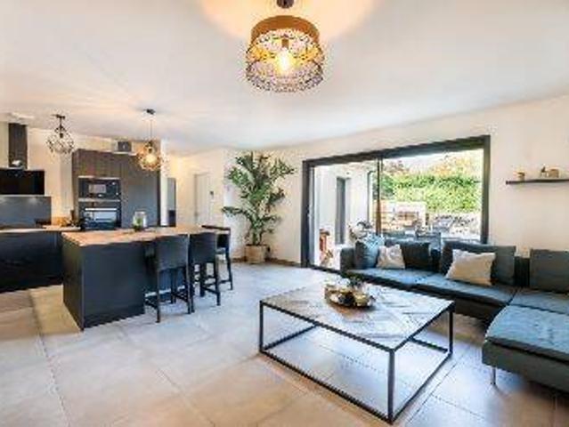 Maison 4 Pièces neuves / situé quartier du Croisé Laroche