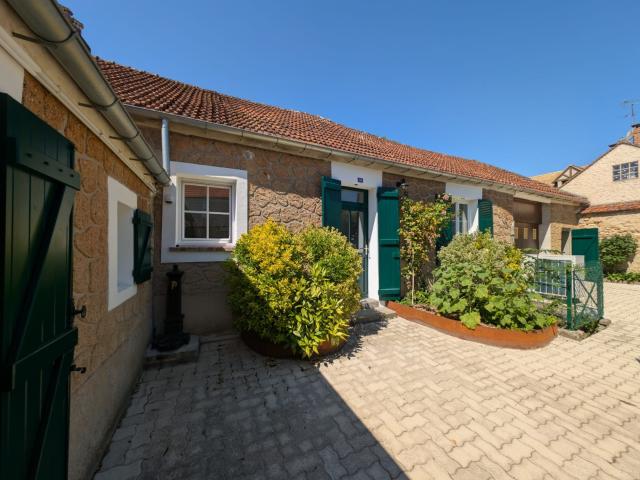 MAISON 4 PIECES REFAITE A NEUF LARDY BOURG