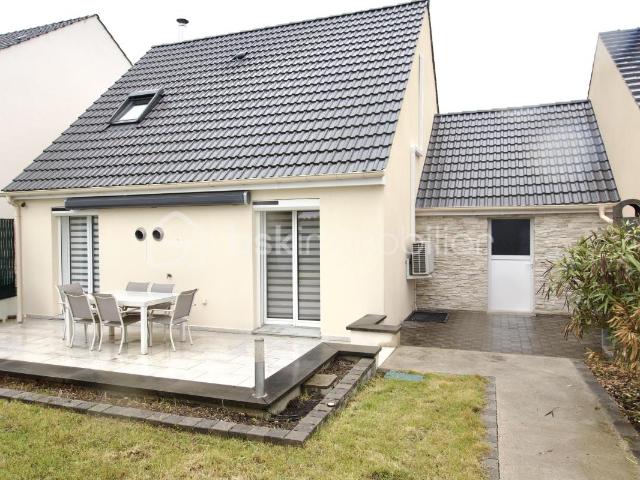 MAISON 4 pièces terrain de 284 m2