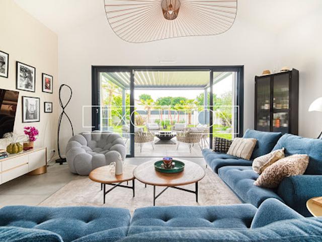 Maison contemporaine avec jardin et terrasse