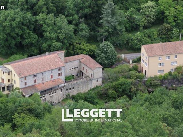 Villa 50 pièces 1 500 m²