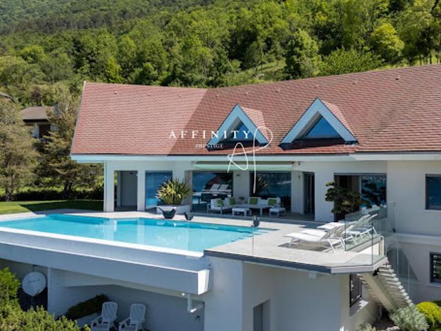 Maison avec piscine et jardin