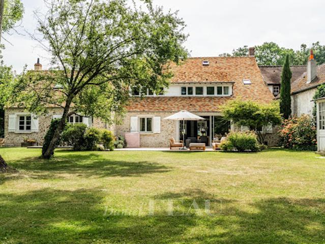 Maison contemporaine avec jardin et terrasse