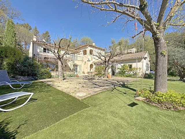 Maison avec piscine et jardin