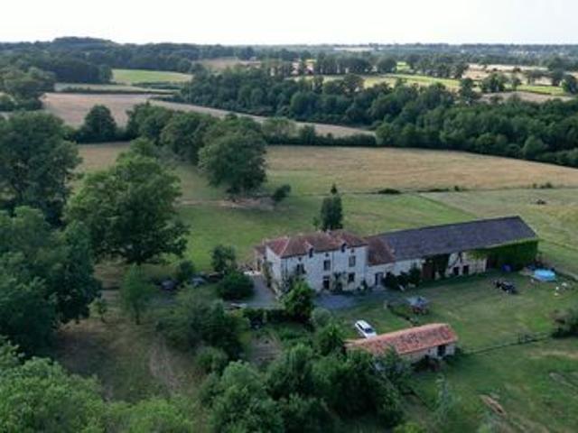 Maison 534 m2 bussiere poitevine