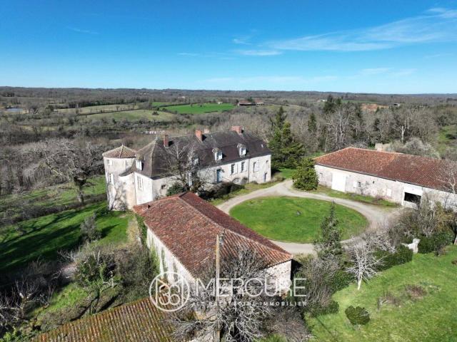 Maison 535 m2 Confolens