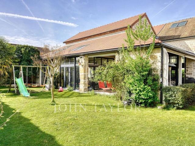 Maison 530 m2 Jouy le Moutier