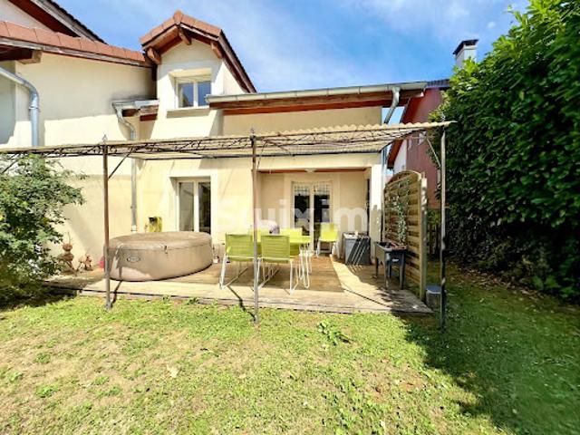 Maison avec jardin et terrasse