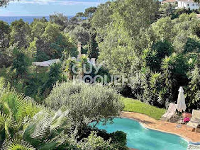 Maison avec piscine en bord de mer