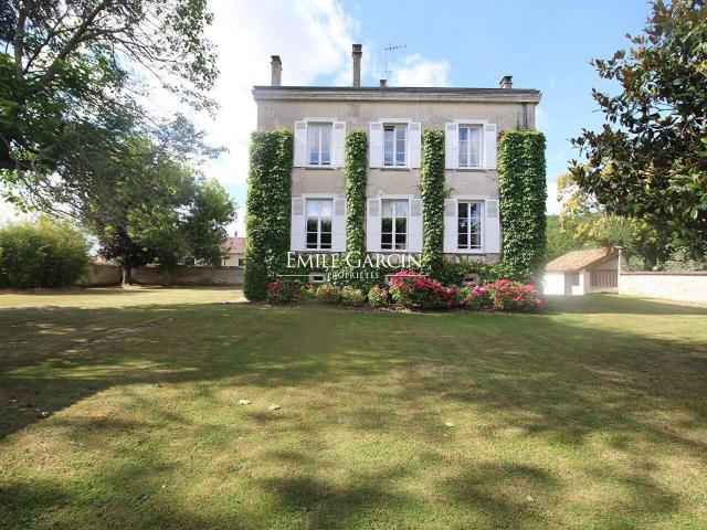 Maison 550 m2 Vaux le Penil