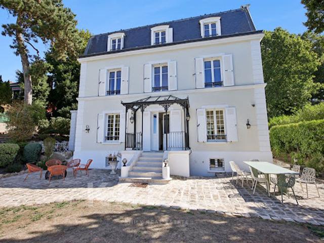 Maison contemporaine avec piscine