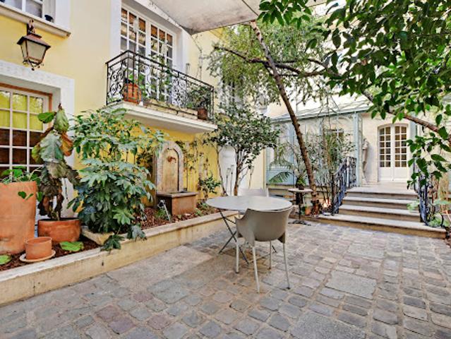 Maison avec piscine et jardin