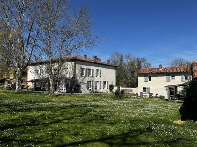 Maison 570 m2 carla bayle