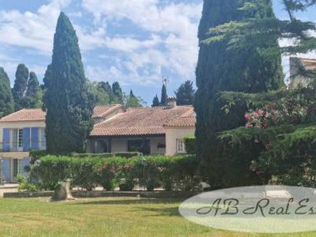 Maison 570 m²