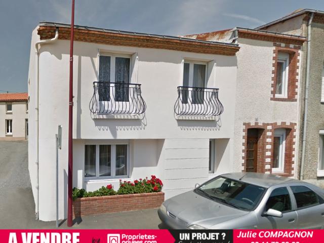 MAISON 5 CHAMBRES TERRAIN GARAGES ET DEPENDANCES