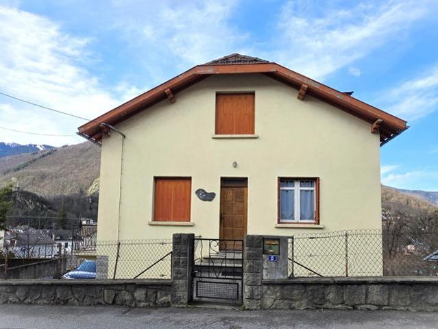 Maison 5 chambres avec garage et jardin au coeur du village